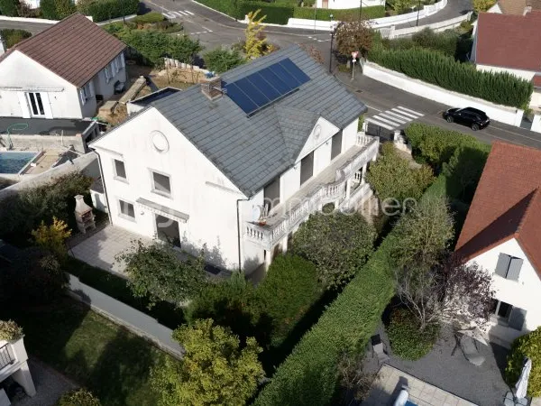 Maison 10 pièces 258 m²