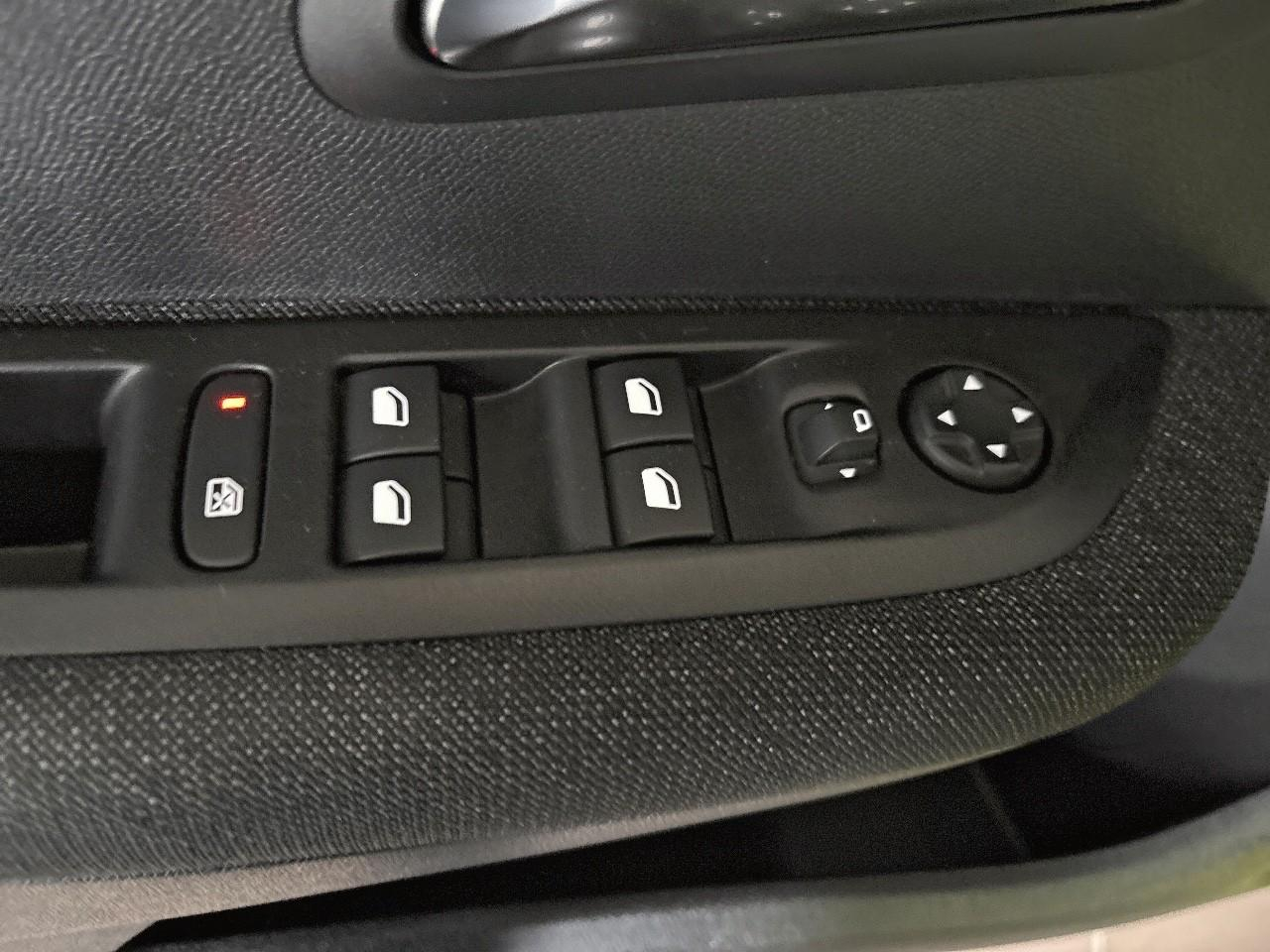 Peugeot 208 100 s&s bvm6 style — photo 18