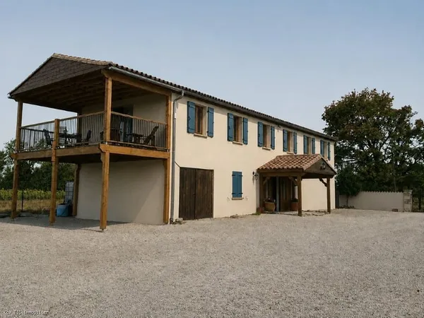 Superbe Maison Individuelle Avec Une Piscine Chauffée et Une Maison À Rénover