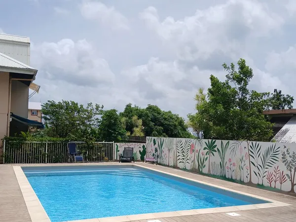 Appartement T2, jardin privatif et piscine dans la résidence