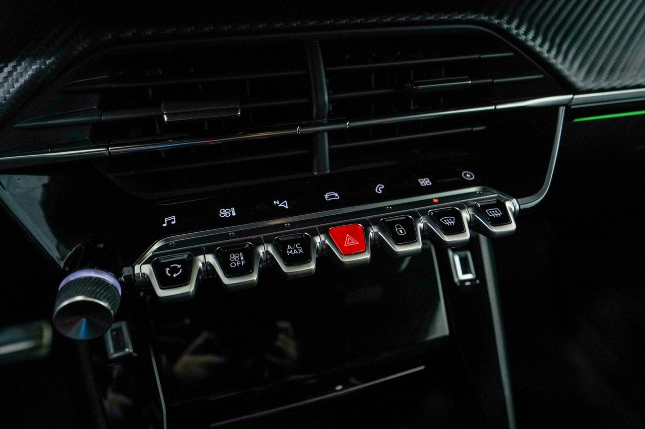 Peugeot 208 — photo 24