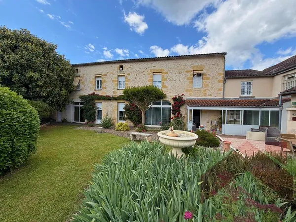 Maison familiale 15 pièces à Lalinde, 361 m² et 1390 m² terrain