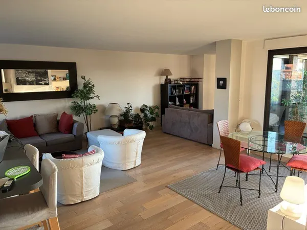Appartement familial Suresnes centre ville 5 pieces 112 m2