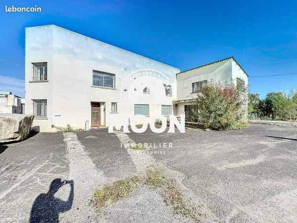 Local 918 m² Castres