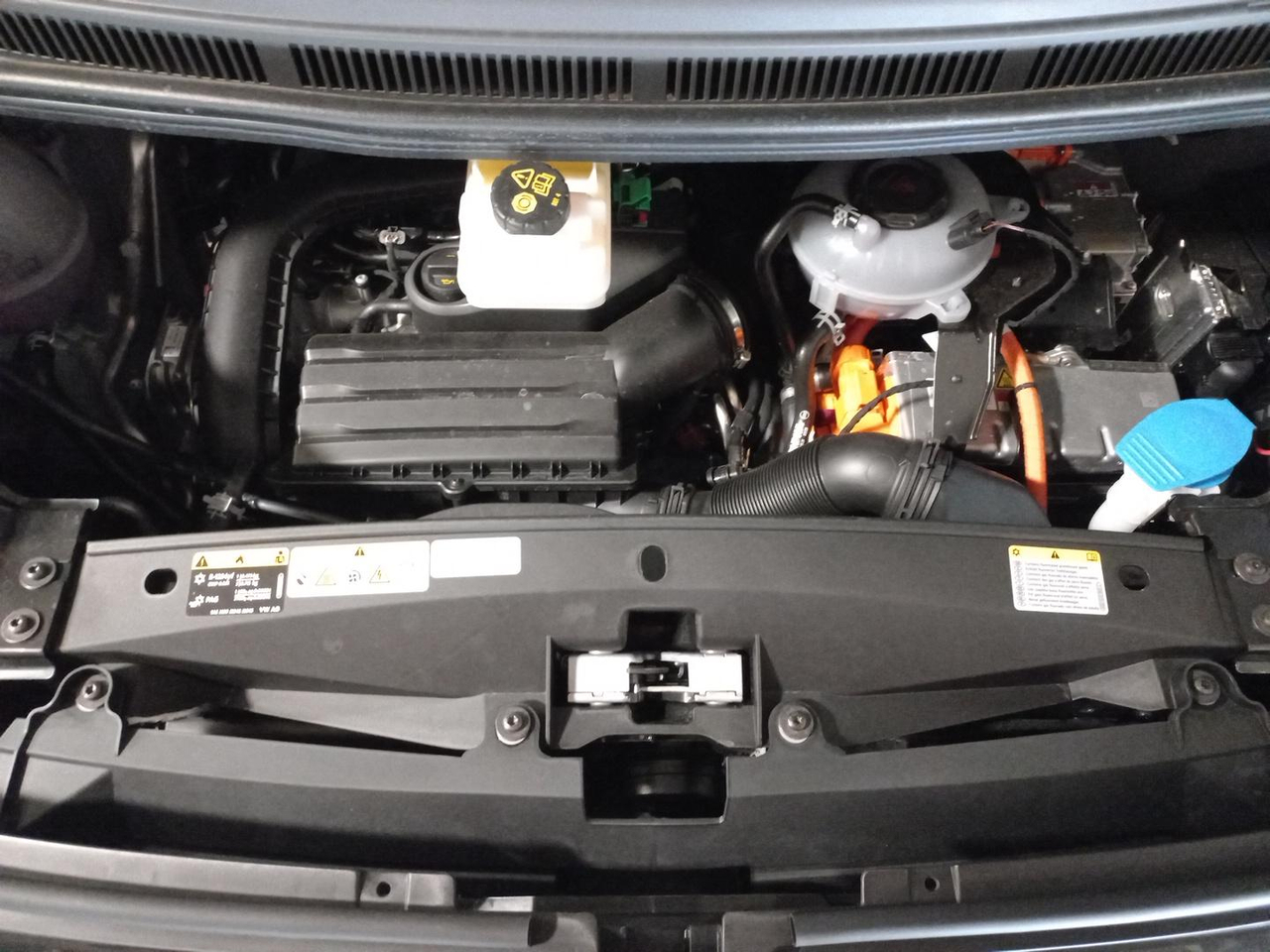 Volkswagen Utilitaires Multivan Court 1.5 eHybrid 245 4Motion DSG6 — photo 21