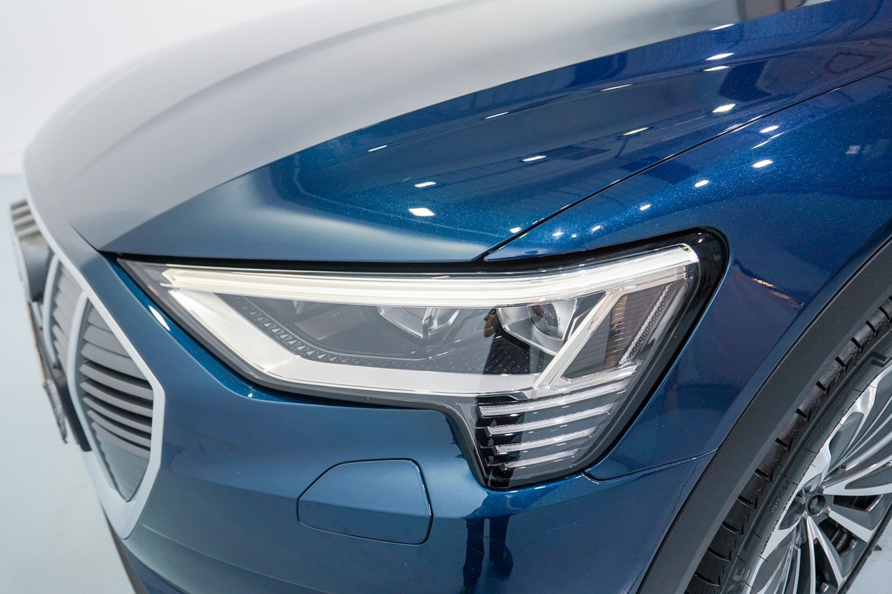 Audi e-tron — photo 9