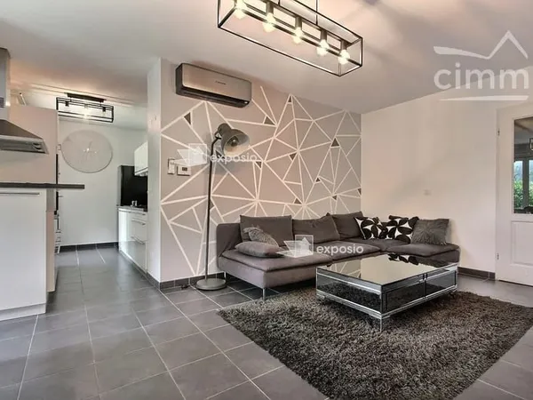 TENCIN - SUPERBE APPARTEMENT MEUBLÉ DE 65,29 m² AVEC 2 CHAMBRES, REZ-DE-JARDIN DE 180 m² ET GARAGE !