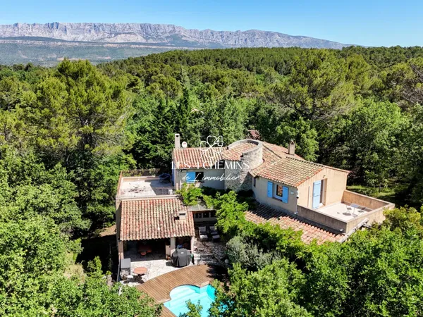 A vendre, belle villa provençale 7 pièces 270 m2 sur 5000 m2 b