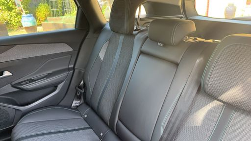 Peugeot 308 SW 1.6 THP PureTech 180 Hybrid e-EAT8 - Allure Pack – 2022 – 70195 km – Hybride rechargeable – Boîte Automatique — photo 37