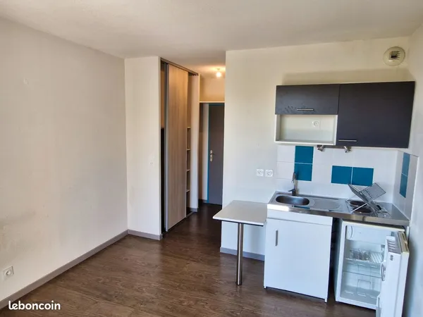 Studio 19 m² + balcon, 2e étage, résidence 2014, DPE C — Limonest