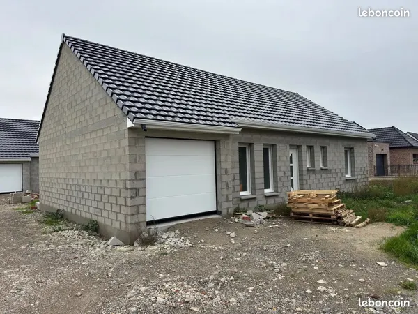 Maison de plain-pied, 3 chambres, jardin, garage et vue dégagée