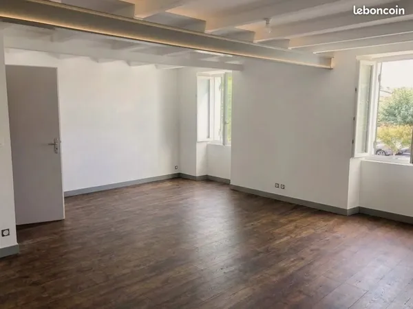 Appartement T2 rénové de 54 m2 à Port Sainte Foy et Ponchapt proche Mairie