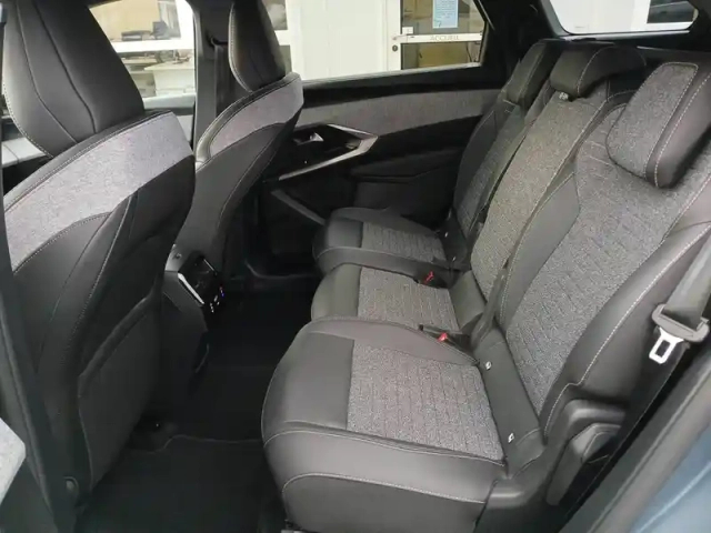Peugeot 5008 hybrid 136 e-dcs6 — photo 30