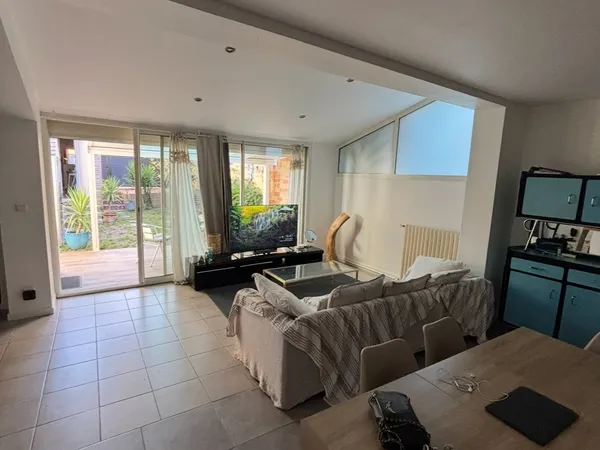 Sous location mois de janvier d'une chambre dans maison toute équipée avec jardin Barrière St Genès