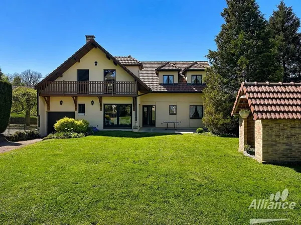 Maison familiale, cadre verdoyant et piscine sans vis-à-vis