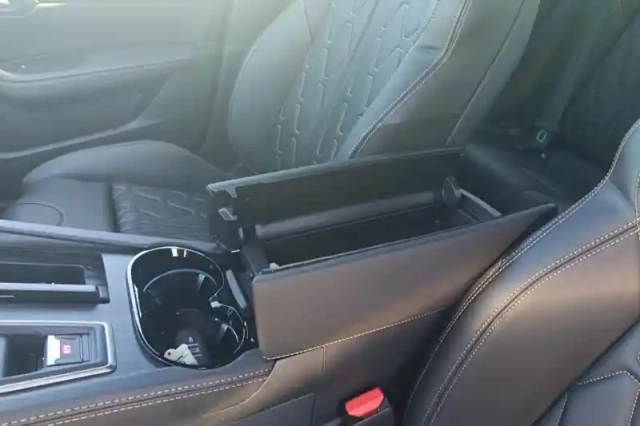 Peugeot 508 hybrid 225 e-eat8 — photo 33