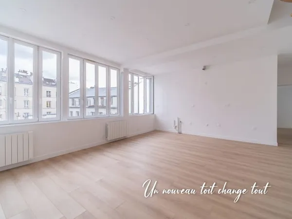 PARIS 11 - Loft au dernière étage d'une cour rue du Fbg St-A