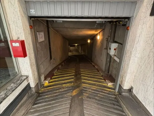 Location parking mac mahon 17 em