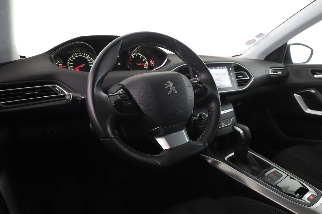 Peugeot 308 1.2 PureTech Allure EAT6 — photo 10