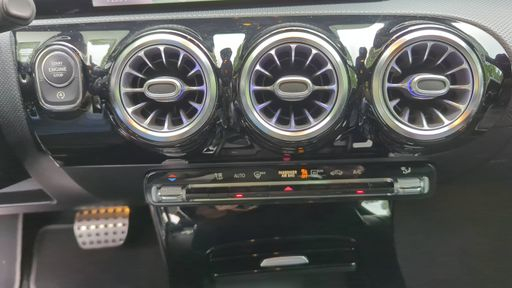 Mercedes Classe A 180 d 116  7G-DCT - AMG Line – 2021 – 101091 km – Diesel – Boîte Automatique — photo 18