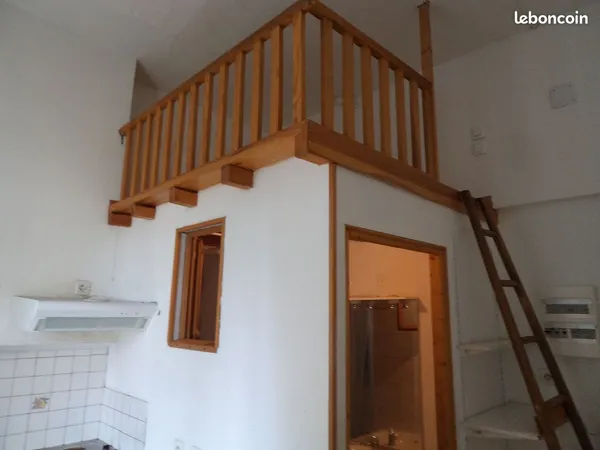 Loue Studio 1er étage