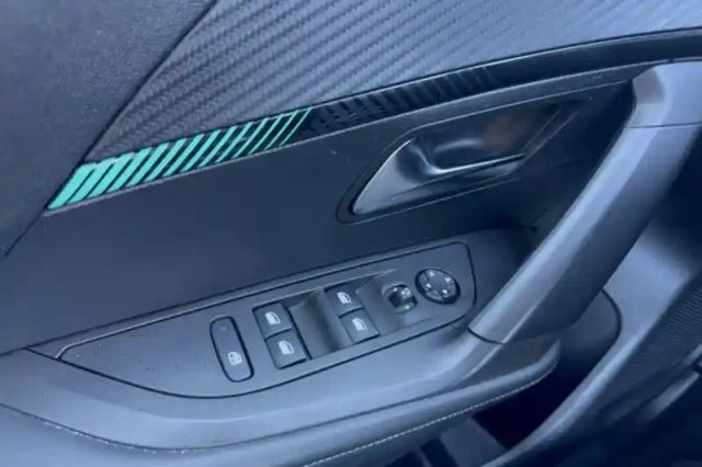 Peugeot 2008 puretech 130 s&amp;s eat8 — photo 21