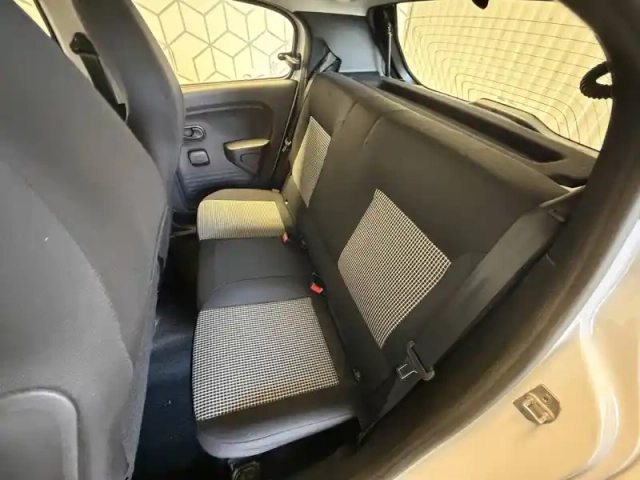 Renault Twingo iii e-tech — photo 18