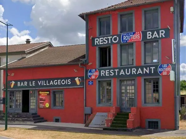 À VENDRE - ANCIEN BAR-RESTAURANT PARTIELLEMENT SINISTRÉ - TERRAIN CONSTRUCTIBLE DE 710 m² - PADOUX (