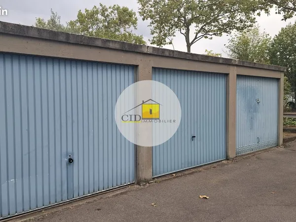Parking/box Saint-Priest