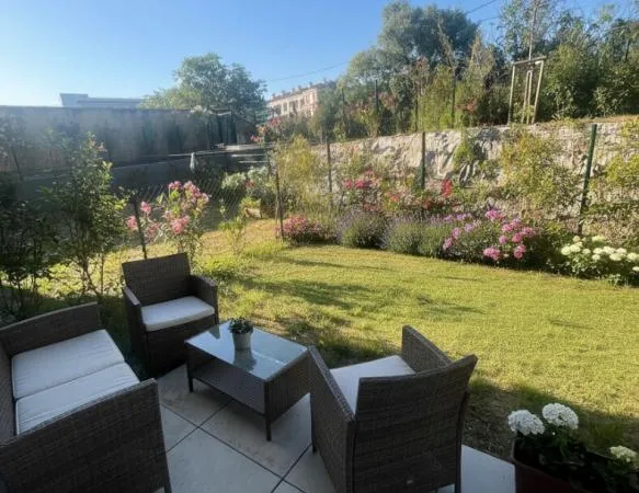 Bel appartement avec jardin privatif dans résidence récente