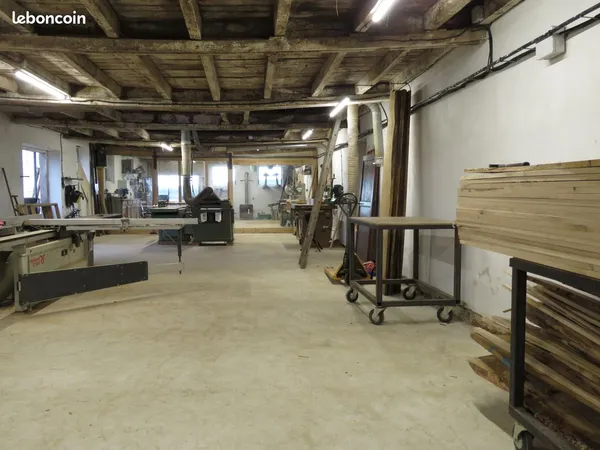 Location d'ateliers partagé (bois / sellerie, tapisserie)