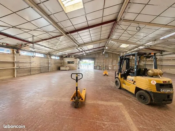 Local d'activité 1 745 m²