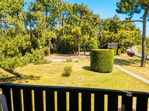 Studio 19 m2 150 m plage balcon parc boisé parking sécurisé