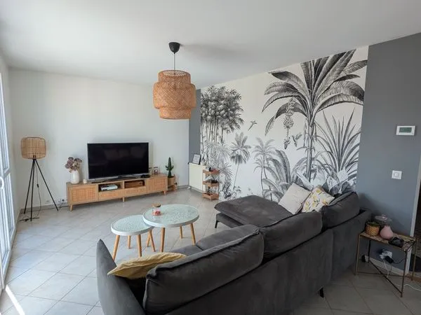 Appartement rénové de 101 m² avec garage, grande cave et 2 balcons