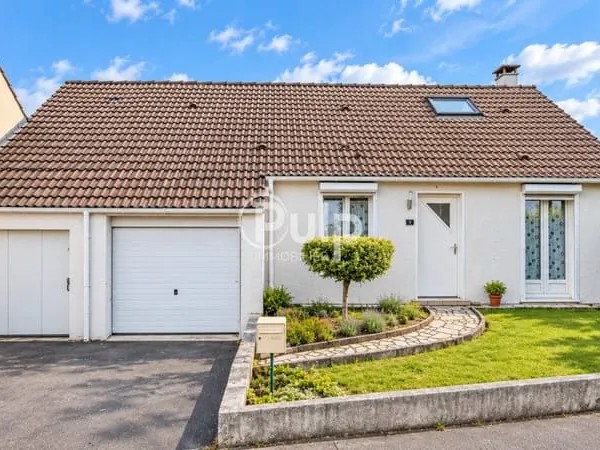 Semi-plain a vendre sur Lens , deux garages , jardin