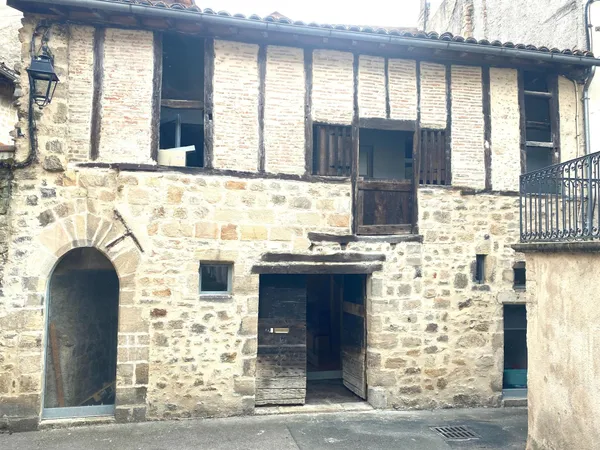 Tout à pied dans un cadre historique, avec espace et confort.