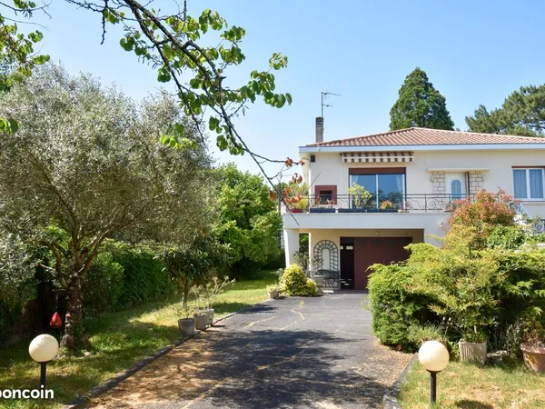Maison individuelle, trés bon état r+1, 136 m2 + garage 50m2, sur terrain piscinable 1430 m2, 5 gran