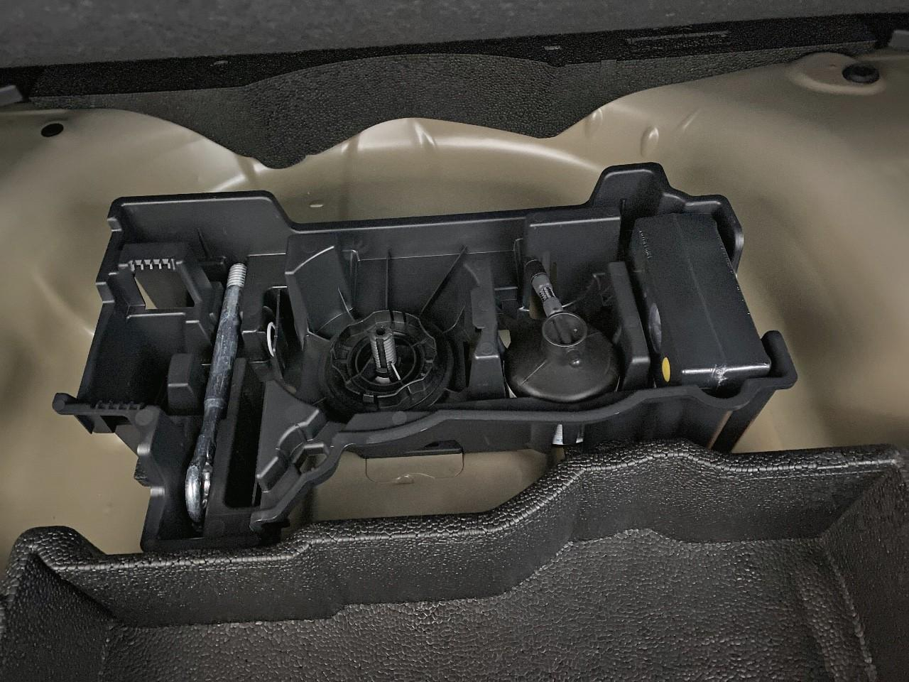 Peugeot 2008 hybrid 145 e-dcs6 gt — photo 12
