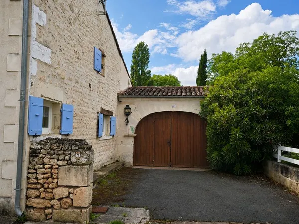 Maison charentaise de caractère - Excellente performance énergétique - Terrain constructible de 5 28