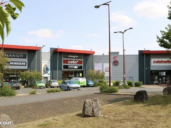 Local commercial 195 m²