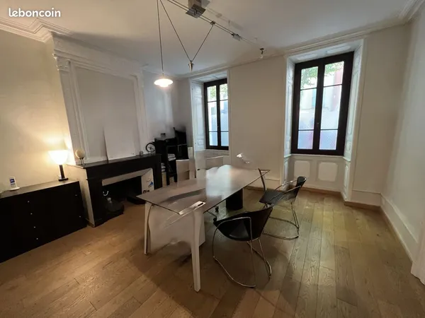 A louer 520 euros local professionnel de 45 m²