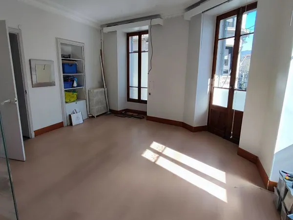 Local professionnel 5 pièces 115 m²