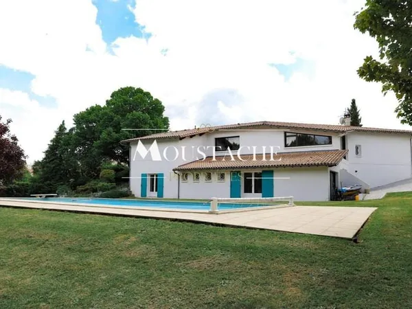 Maison de plain-pied 7 pièces 240 m²