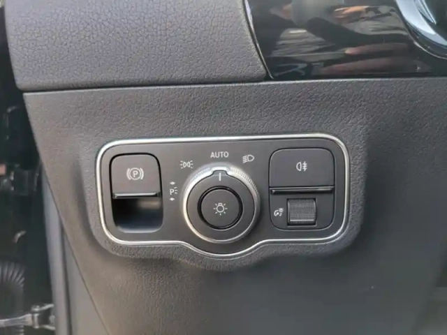 Mercedes Glb 200 d amg line — photo 15