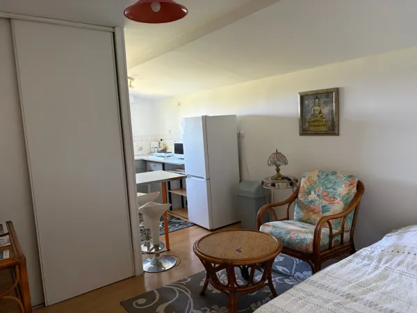 CHATEAU GUIBERT (85320) - LA MAINBORGERE - STUDIO 20M² ENTIEREMENT MEUBLE ET TOUTES CHARGES COMPRISE