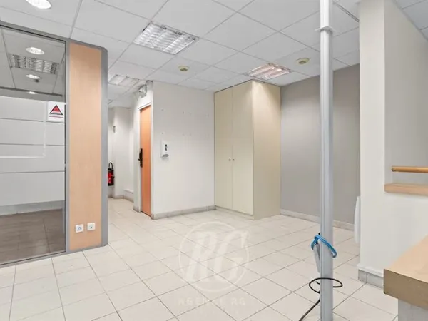 Local 105 m²