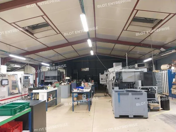 A vendre local d'activités 1010m² à Pleyben