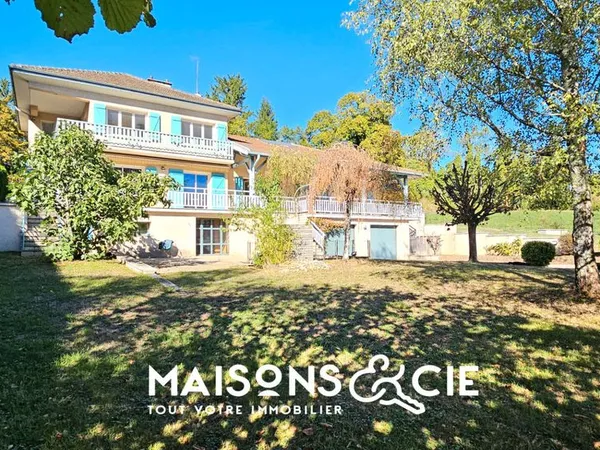 Maison 7 pièces 180 m²