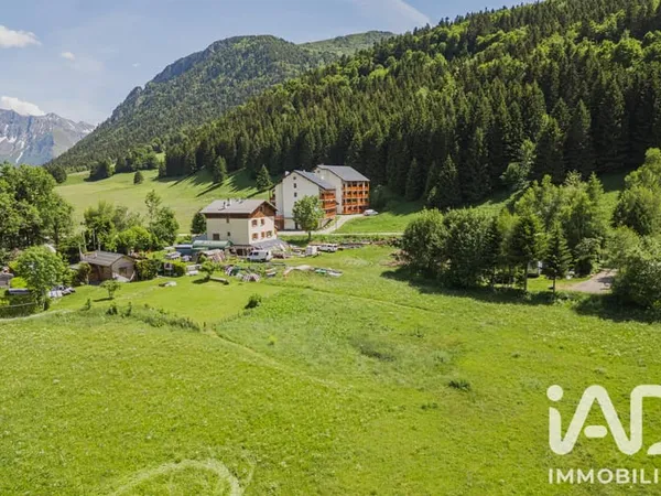 Terrain 750 m²