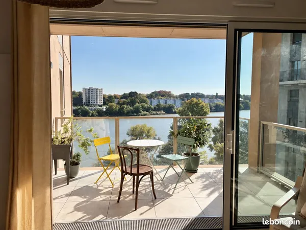 T2 meublé de 46 m² - Vue Loire, terrasse sud-ouest et parking - Île de Nantes